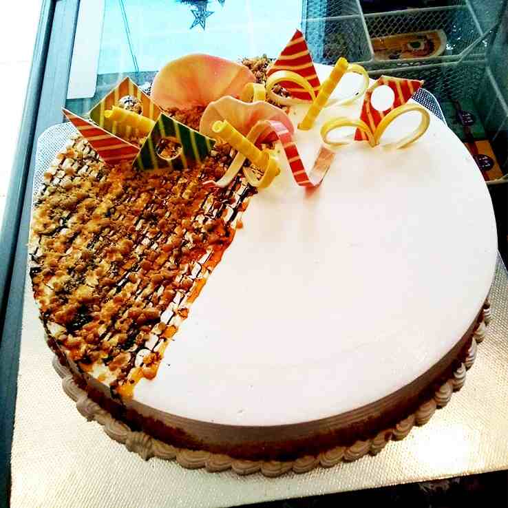 Best Cakes and Anniversary / Birthday Venue in Calicut 2024 Besto